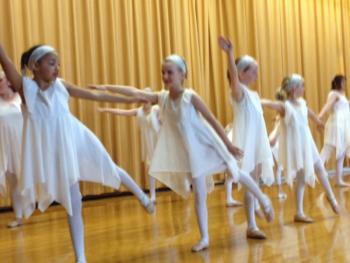 Ballet/Pre-Pointe dancers moving to Leonard Cohen's "Hallelujah." LISA KRISTOFF/Boothbay Register