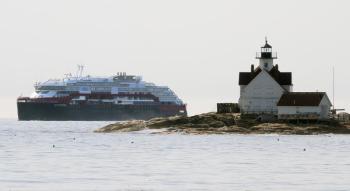 The ship Roald Amundsen and Cuckolds Lighthouse 