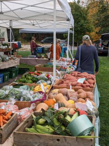 Boothbay Farmer's Market. CANDI JONETH/Boothbay Register