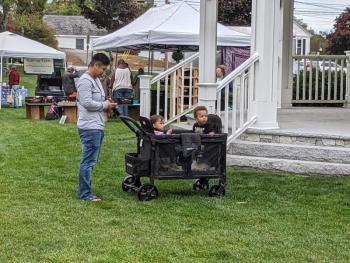 Boothbay Farmer's Market. CANDI JONETH/Boothbay Register