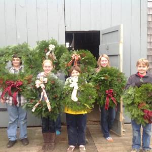 4-H Club members prepare wreaths to sell at their country Christmas event December 8 and 9 at the Morris Farm. Courtesy of Deirdre Jewett