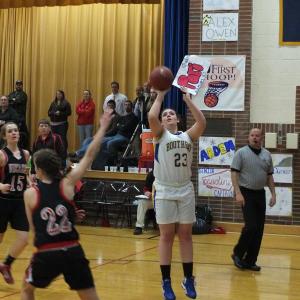 Allison Crocker puts up a jumpshot against Wiscasset. Crocker led Boothbay with 14 points. RYAN LEIGHTON/Boothbay Register