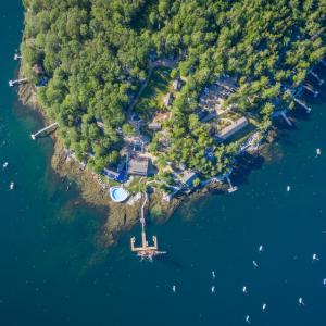 Deck Bar & Grill at Linekin Bay Resort