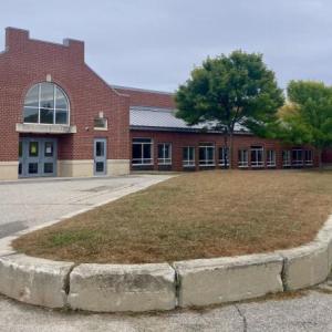 Exterior of the Cape Elizabeth Middle School.