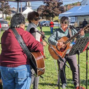 Boothbay Farmer's Market. CANDI JONETH/Boothbay Register